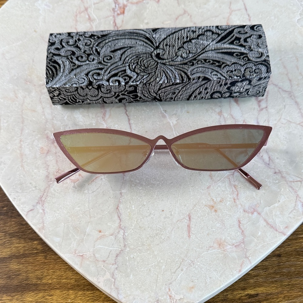 Chic Brown Cat-Eye Sunglasses